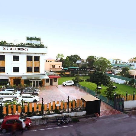 Hotel Mj Residency Dehradun Buitenkant foto